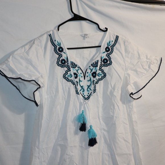 Crown and IVY White Blue Embroidered Collar Tunic Size Medium - Picture 9 of 10